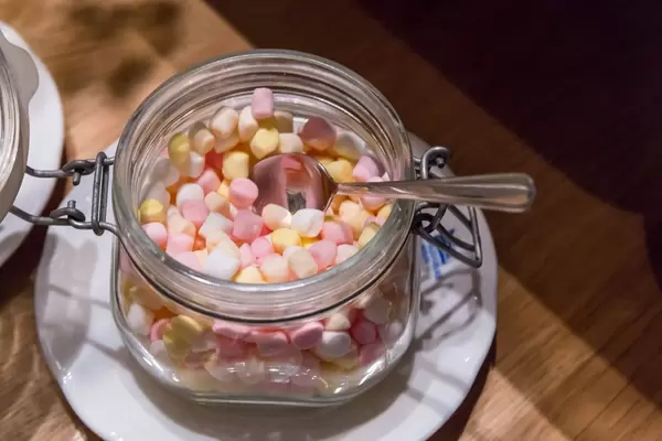 Bunter Mäusespeck im Glas