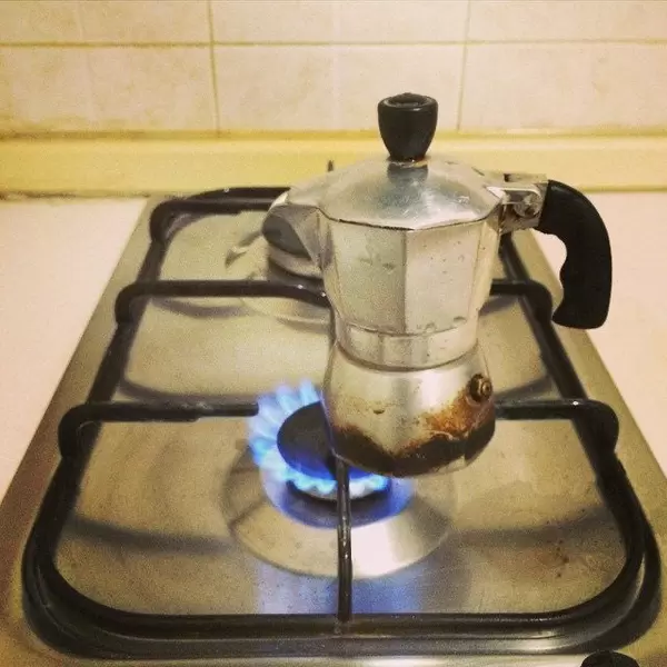 Buongiorno aus Roma! Schnell noch einen Espresso machen und dann eine Runde laufen um pünktlich zum Papst zurück zu sein! :-) #instatravel #goodmorning #coffee #rom #espresso #running #sports #breakfast