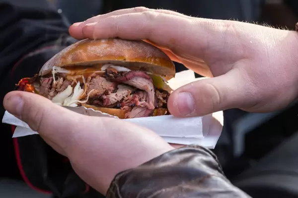 Burger mit gegarter Rinderbrust