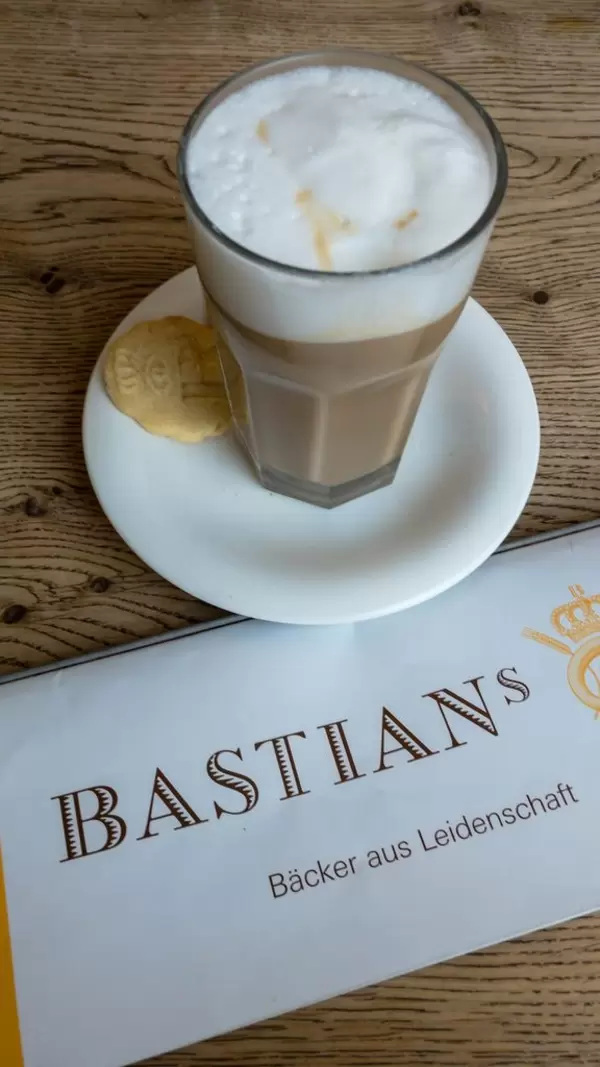 Caffè Latte bei Bastian's in Köln
