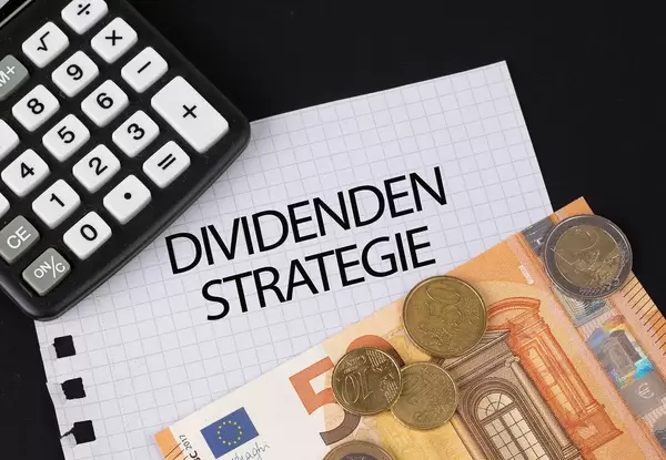 Calculator, money and Dividenden Strategie text on black table