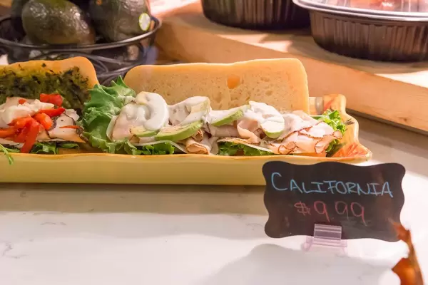 California sandwich: ciabatta, green salad, ham, avocado and sauce