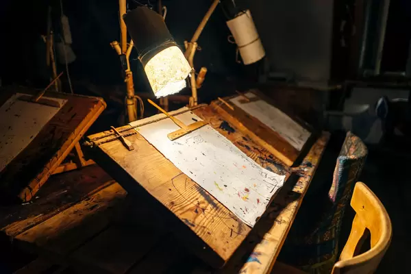 Calligraphy in authentic old shop / Kalligraphie in authentischen alten Werkstatt