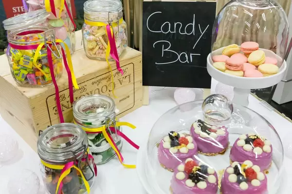 Candy Bar mit vielen Süßigkeiten