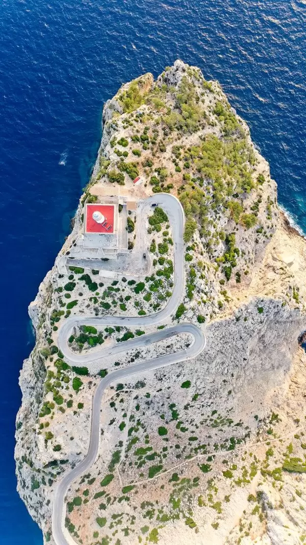 Cap de Formentor's serpentine road on Mallorca seen from above: "meeting point of the winds"