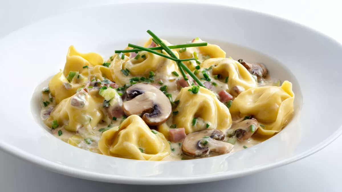 Cappelletti in Schinken Sahne Sauce mit Pilzen