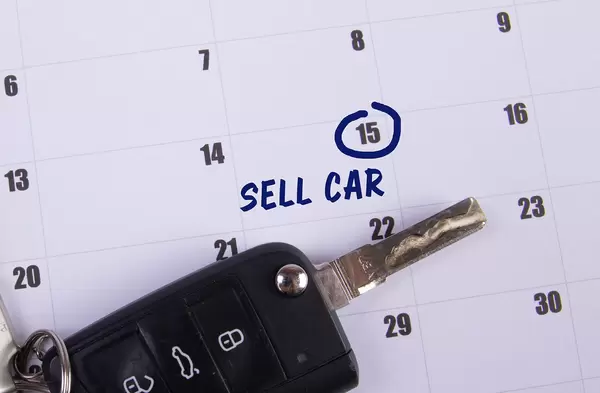 Car keys and Sell Car text on the calendar