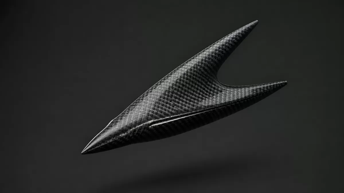 Carbon-Designobjekt mit geschwungener Spitzenform