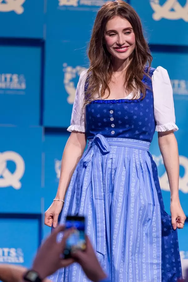 Carice van Houten im Dirndl