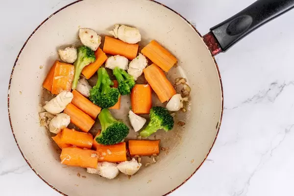 Carrot Broccoli Garlic and Chicken breasts in the frying pan
