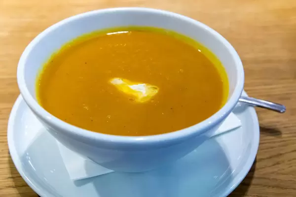 Carrot soup with curry and ginger