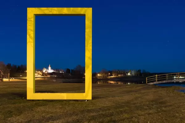 Castle near the pond in a yellow frame / Schloss in der Nähe des Teiches in einem gelben Rahmen