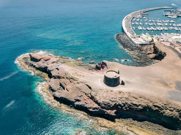 Castle on the cliff / Schloss auf der Klippe
