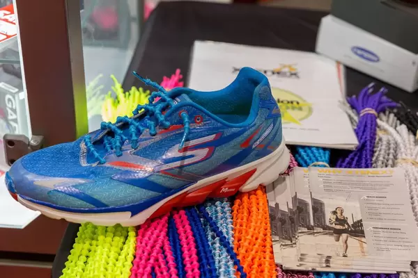 Caterpy style laces for running shoes