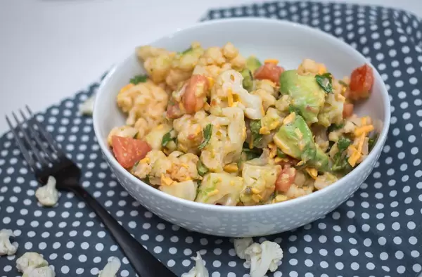 Cauliflower Salad wiht Avocado and Tomatoe