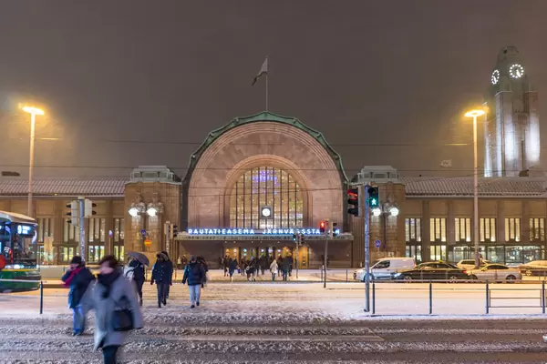 Central station in Helsinki / Hauptbahnhof in Helsinki