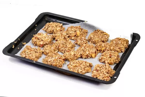 Cereal and Apple cookies baked in the oven (Flip 2019)