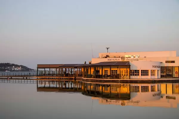 Cervejaria Portugália and reflection on water