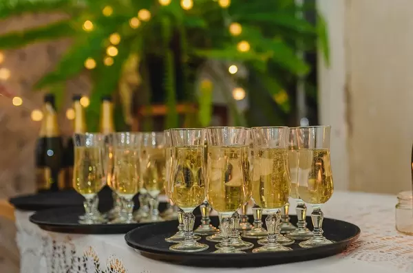 Champagne Glasses New Year Greeting (Flip 2019)