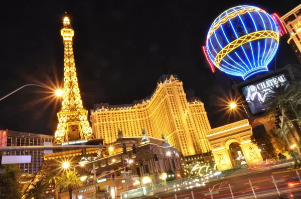 Chateau Nightclub and Rooftop Las Vegas mit der Nachbildung des Eiffelturms