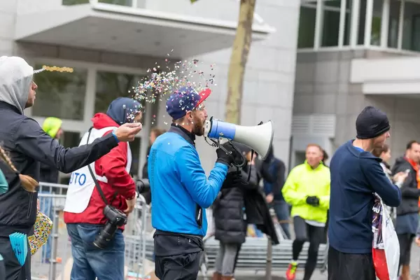 Cheering on via bullhorn - Frankfurt Marathon 2017