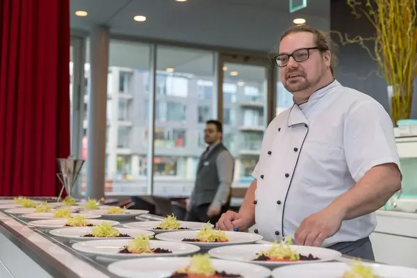 Chefkoch Darrick Carter im Chino Latino Restaurant