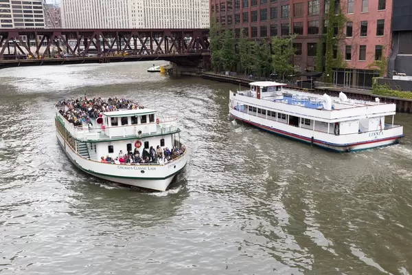 Chicago's Classic Lady and Linnea passing by each other