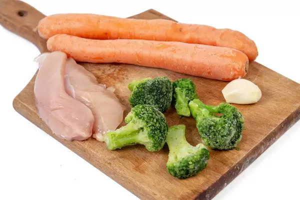 Chicken breasts with Vegetables prepared for cooking (Flip 2019)