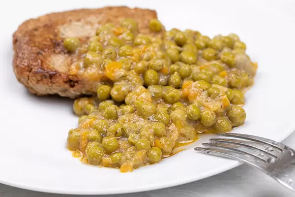 Chicken meat Meatballs served with cooked Green Peas