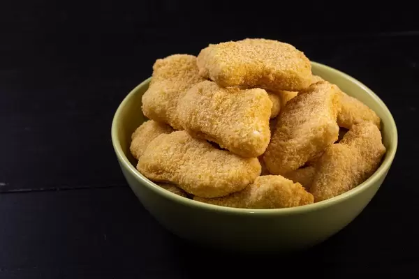 Chicken Nuggets in der Schüssel