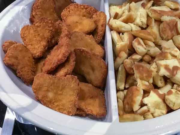 Chicken-Nuggets und Kaiserschmarren