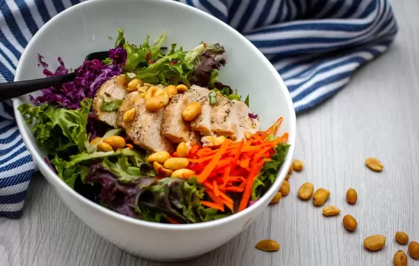 Chicken Salad with Lettuce and Peanut