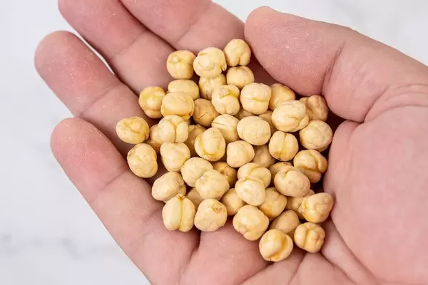 Chickpeas in the hand (Flip 2019)