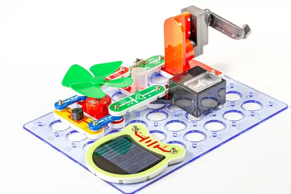 Children's educational constructor for studying electricity generation (Flip 2020)