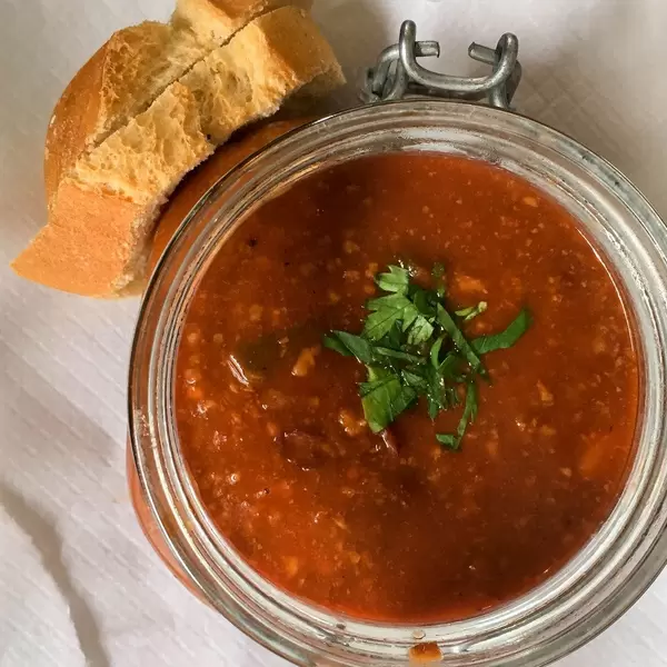 Chili con Carne mit Brot