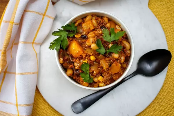 Chili con Carne mit Rinderhackfleisch. Draufsicht