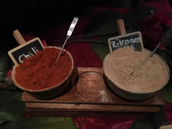 Chilipulver und Zitronengras