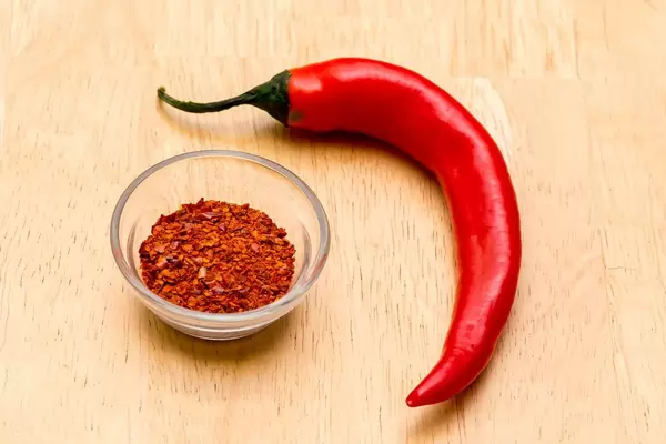 Chilischote und Chilipulver