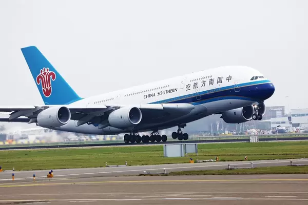 China Southern A380 startet vom Flughafen Amsterdam Schiphol