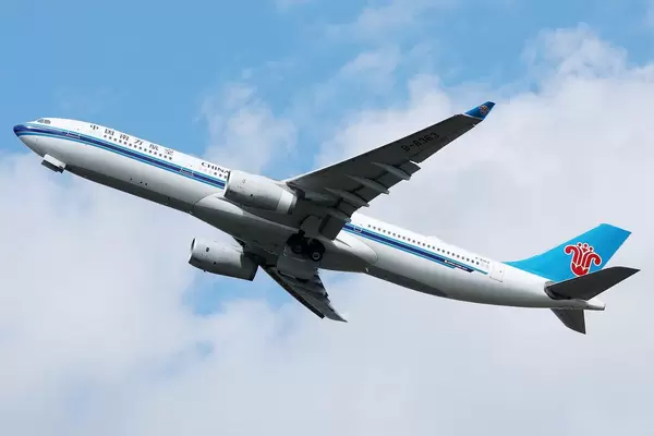 China Southern Flugzeug fliegt in der Luft