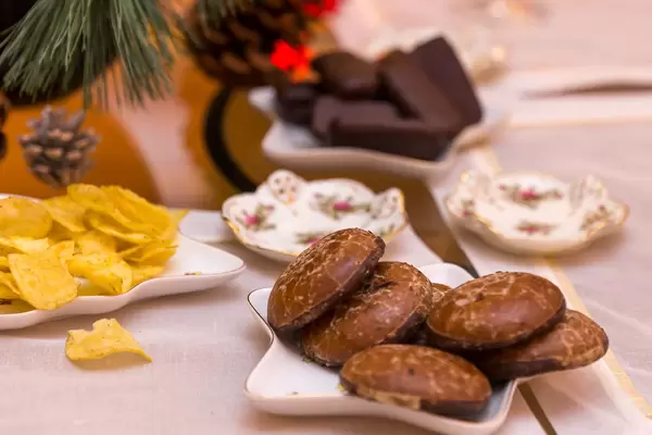 Chips und Lebkuchen