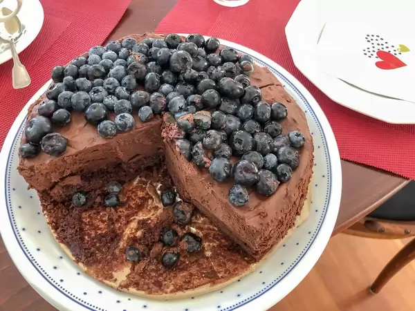 Chocolate cake with blueberries