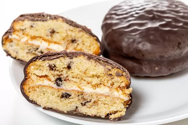 Chocolate cakes on a white plate (Flip 2019)