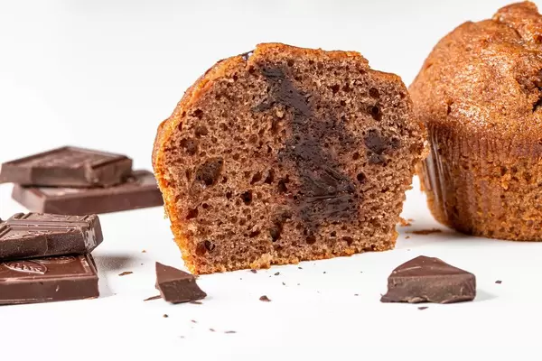 Chocolate muffin halves with chocolate (Flip 2019)