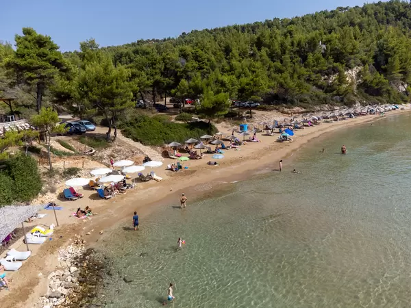 Chrisi Milia: the only small sandy beach on Alonissos. Narrow beach with two rows of parasols