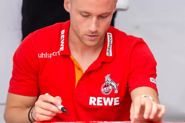 Christian Clemens während der Autogrammstunde