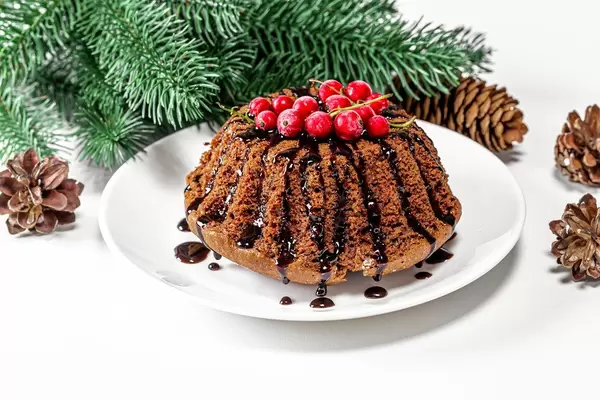 Christmas chocolate cupcake with red currants and Christmas decor (Flip 2019)