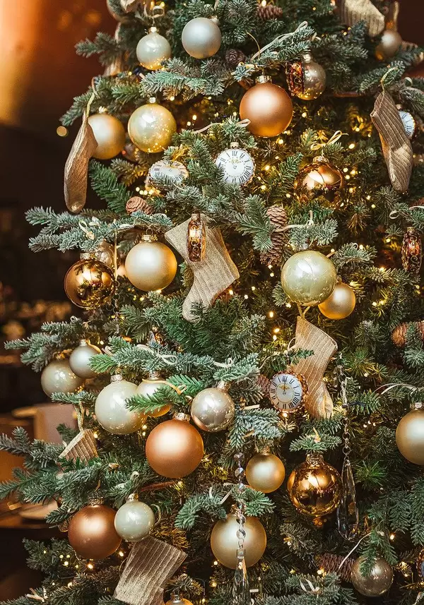 Christmas Tree With Golden Balls, Socks And Clocks (Flip 2019)