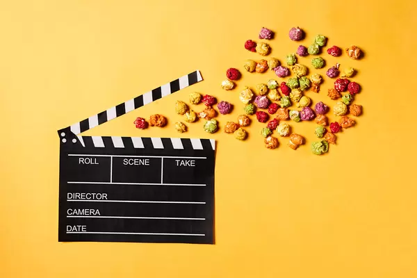 Cinema flapper and popcorns