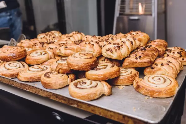 Cinnamon Bun Filled With Cream (Flip 2019)